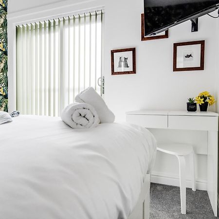 Buxton Apartment - 1 Bed, Free Parking, Wi-Fi Hazel Grove Eksteriør bilde