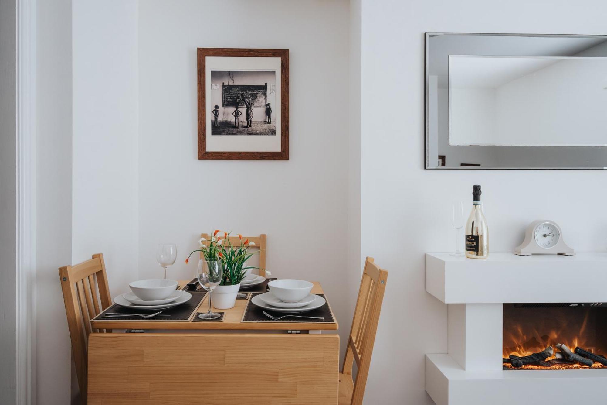 Buxton Apartment - 1 Bed, Free Parking, Wi-Fi Hazel Grove Eksteriør bilde